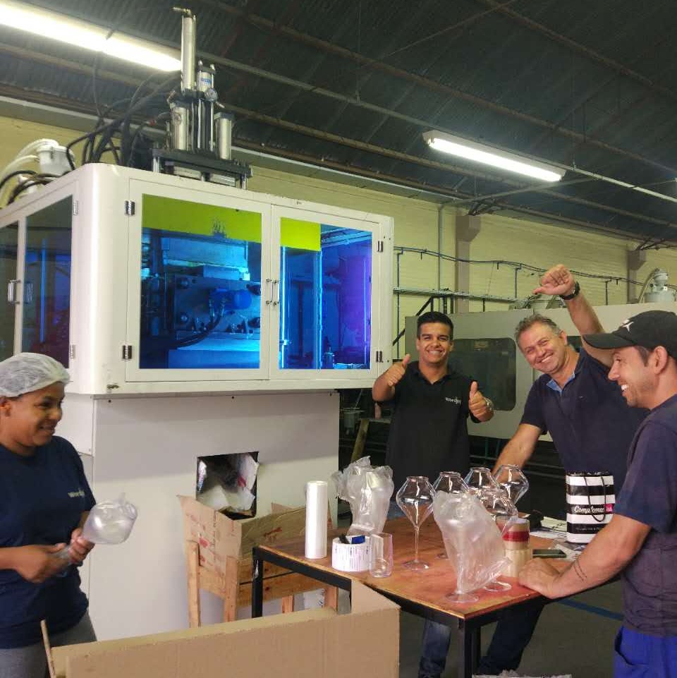 Máquina de moldeo por soplado de inyección de copa de champán de vino de plástico